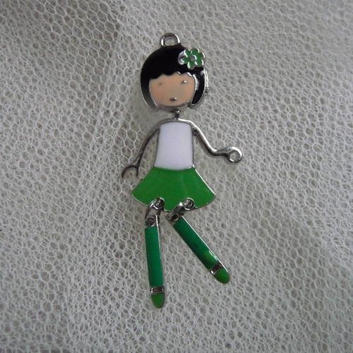 Breloque petite figurine articulee en metal, robe verte et blanche 