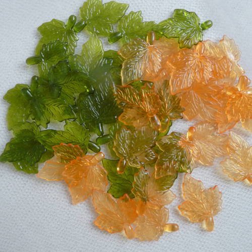 20 feuilles plastique couleurs  jaune et verte - 3 cm  - arts plastiques - home deco, decorations, loisirs creatifs