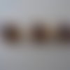 3 ravissants cabochons fleurs metal dore, couleur parme 