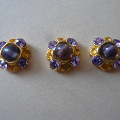 3 ravissants cabochons fleurs metal dore, couleur parme 