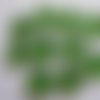 10 cabochons en verre, fond plat, couleur verte aspect givre 