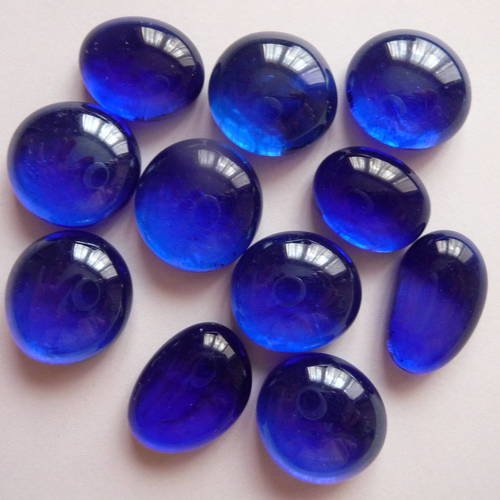 10 cabochons en verre, fond plat, couleur bleue aspect irise 