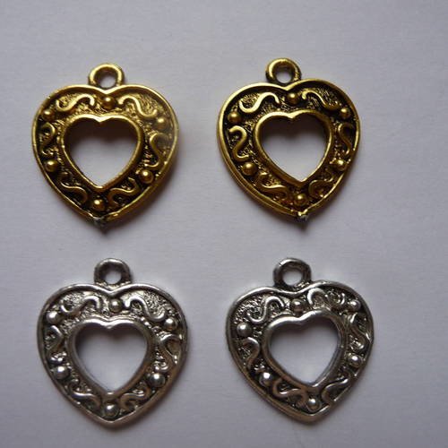 4 pendentifs forme coeur en metal argente et dore 