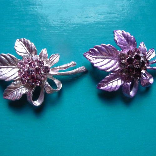 2 broches fleurs en metal couleur rose irise (2 tons)