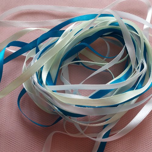 Mélange de rubans satin  4 couleurs (bleu, vert pâle, blanc-cassé, blanc) 2 m x 6 mm
