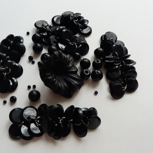 Lot de breloques, pampilles et perles noires, pour créations bijoux, décoration,loisirs créatifs