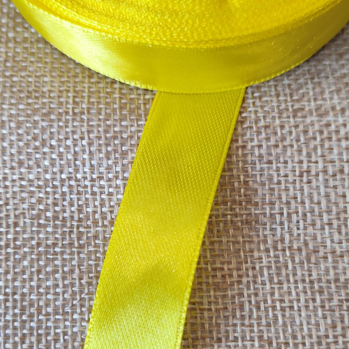 1 mètre de ruban satin 16 mm jaune