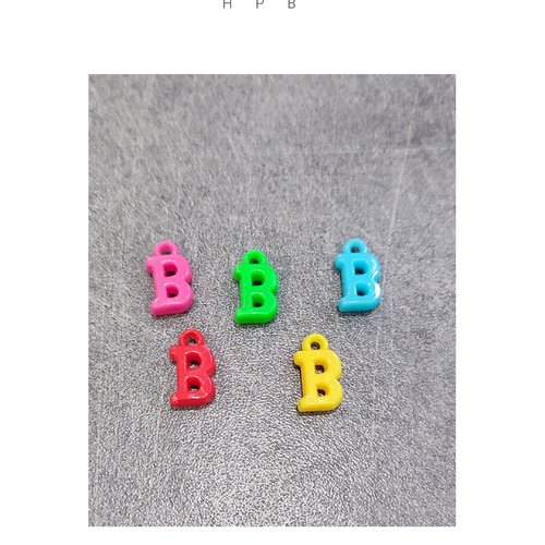Lot de 5 breloques acryliques : la lettre b