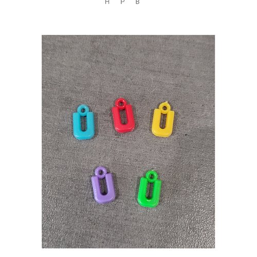 Lot de 5 breloques acryliques : la lettre u