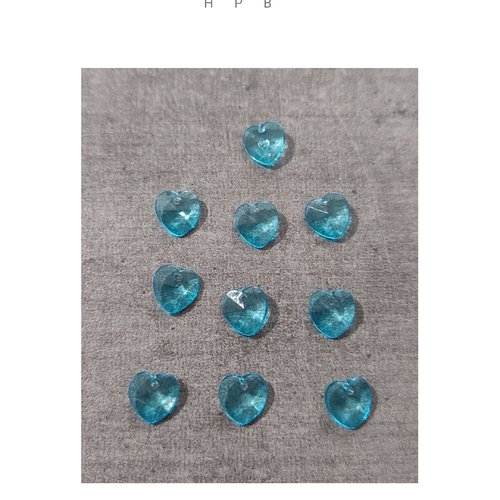 Lot de 10 perles acryliques en forme de coeur
