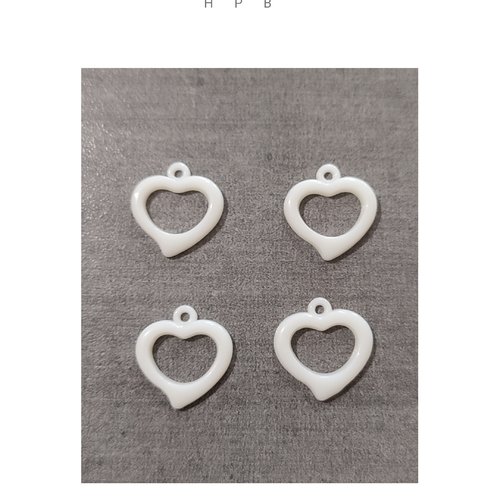 Lot de 4 breloques acryliques en forme de coeur
