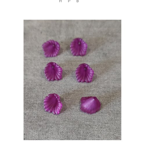 Lot de 6 perles acryliques fleur
