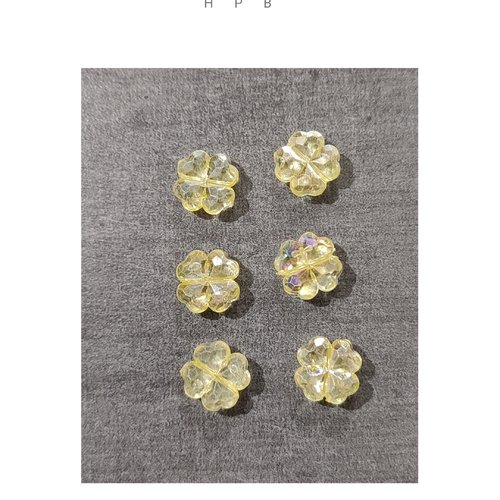Lot de 6 perles acryliques fleur irisée