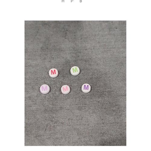 Lot de 5 perles alphabet "m"