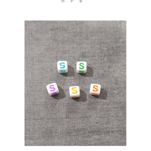 Lot de 5 perles alphabet cubes "s"