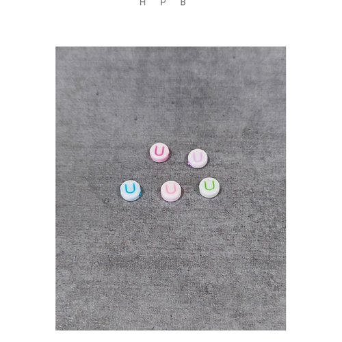 Lot de 5 perles alphabet "u"