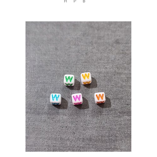 Lot de 5 perles alphabet cubes "w"