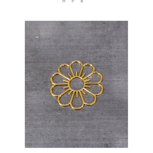 Pendentif fleur en métal doré