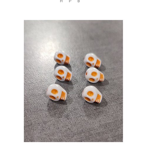 Lot de 6 perles acryliques en forme de crâne