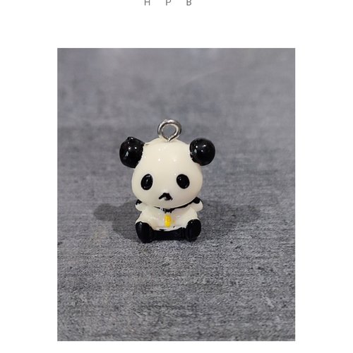Breloque en résine en forme de panda