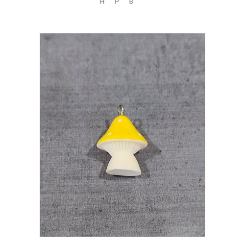 Breloque en résine en forme de champignon