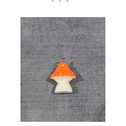 Breloque en résine en forme de champignon