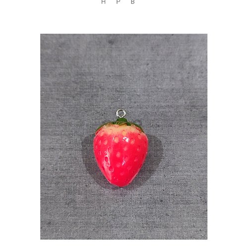 Grande breloque en résine en forme de fraise