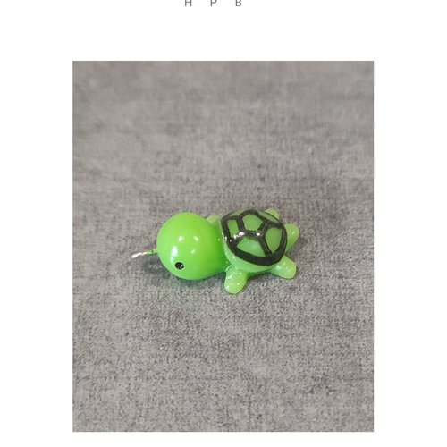 Breloque en résine en forme de tortue