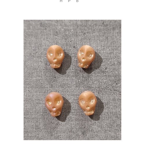 Lot de 4 perles en verre en forme de tête de mort
