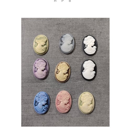 Assortiment de 9 camées en résine