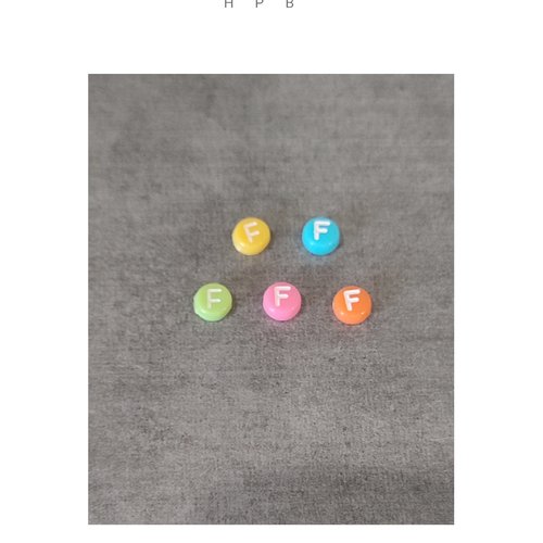 Lot de 5 perles alphabet  "f"
