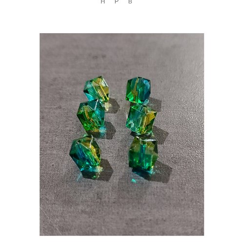Lot de 6 perles cubes acryliques