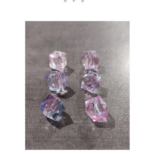 Lot de 6 perles cubes acryliques