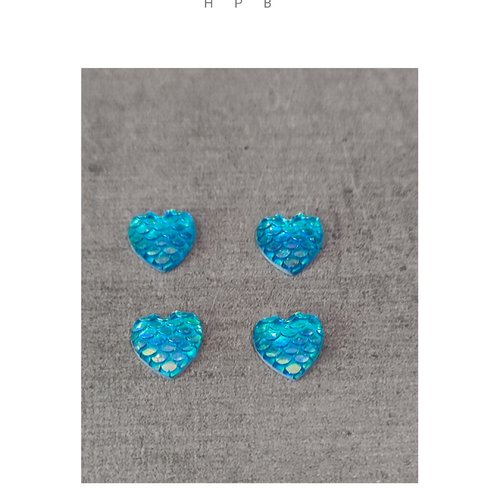 Lot de 4 cabochons coeurs acryliques
