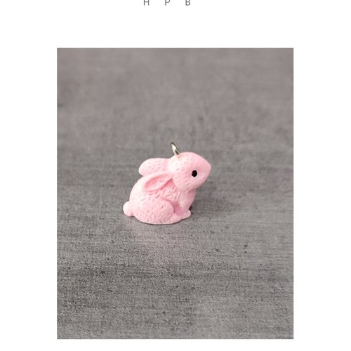 Grande breloque en résine en forme de lapin