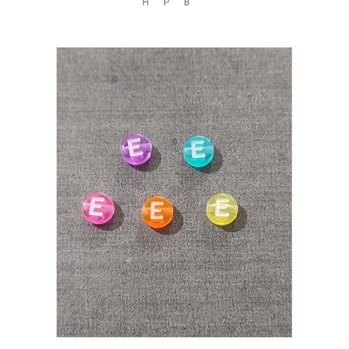 Lot de 5 perles alphabet  "e"