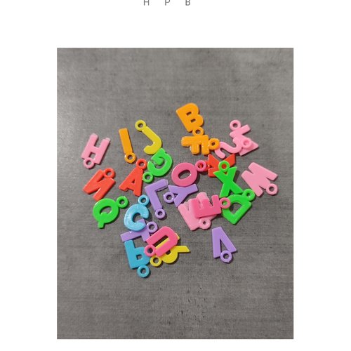 Assortiment de 26 breloques alphabet
