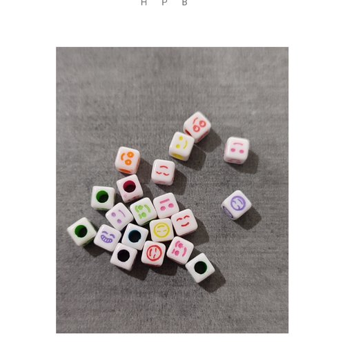 Lot de 20 perles cubes expressions