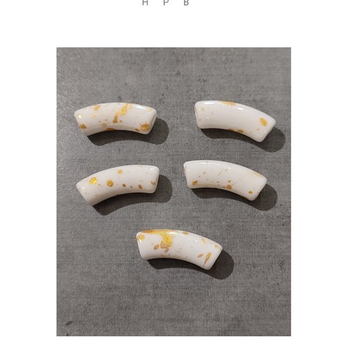 Lot de 5 perles acryliques tubes courbés