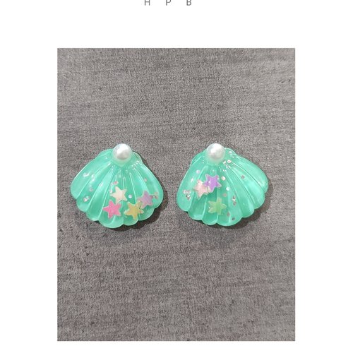 Lot de deux cabochons coquillage en résine