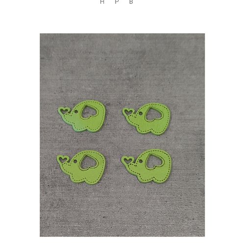 Lot de 4  breloques éléphant  en bois