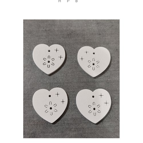 Lot de 4 breloques coeurs en bois