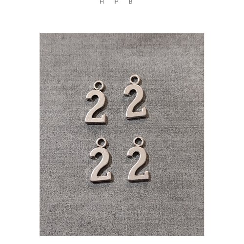 Lot de 4 breloques chiffre 2 en métal argenté