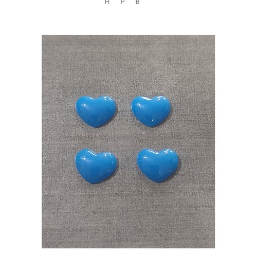 Lot de 4 cabochons coeurs acryliques