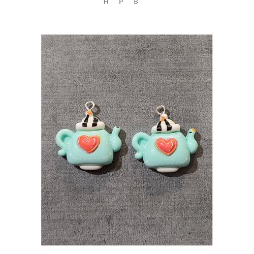 Lot de 2 breloques résine théière alice