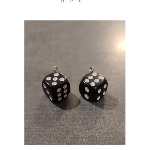 Lot de 2 breloques résine dés à jouer