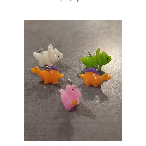 Assortiment de petites breloques résine dinosaures