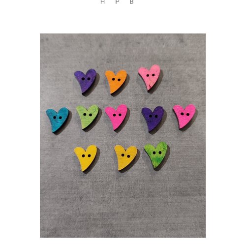 Lot de 11 boutons en bois en forme de coeurs
