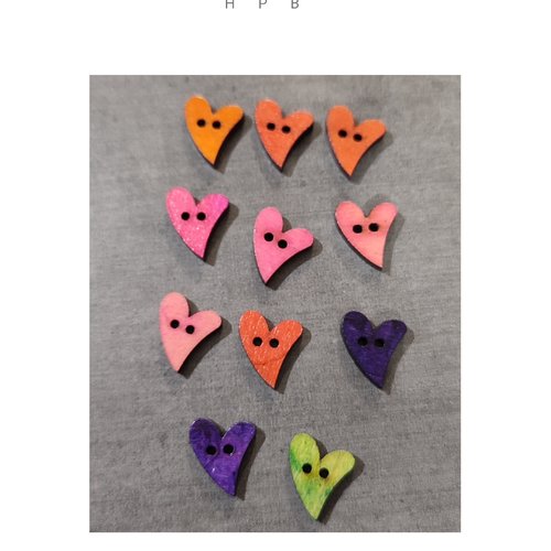 Lot de 11 boutons en bois en forme de coeurs