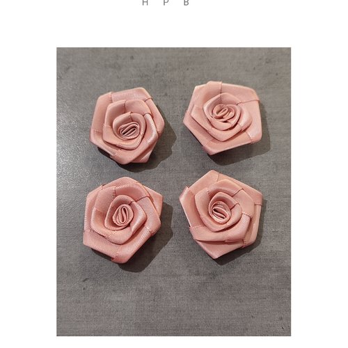 Lot de 4  fleurs à coller ou à coudre
